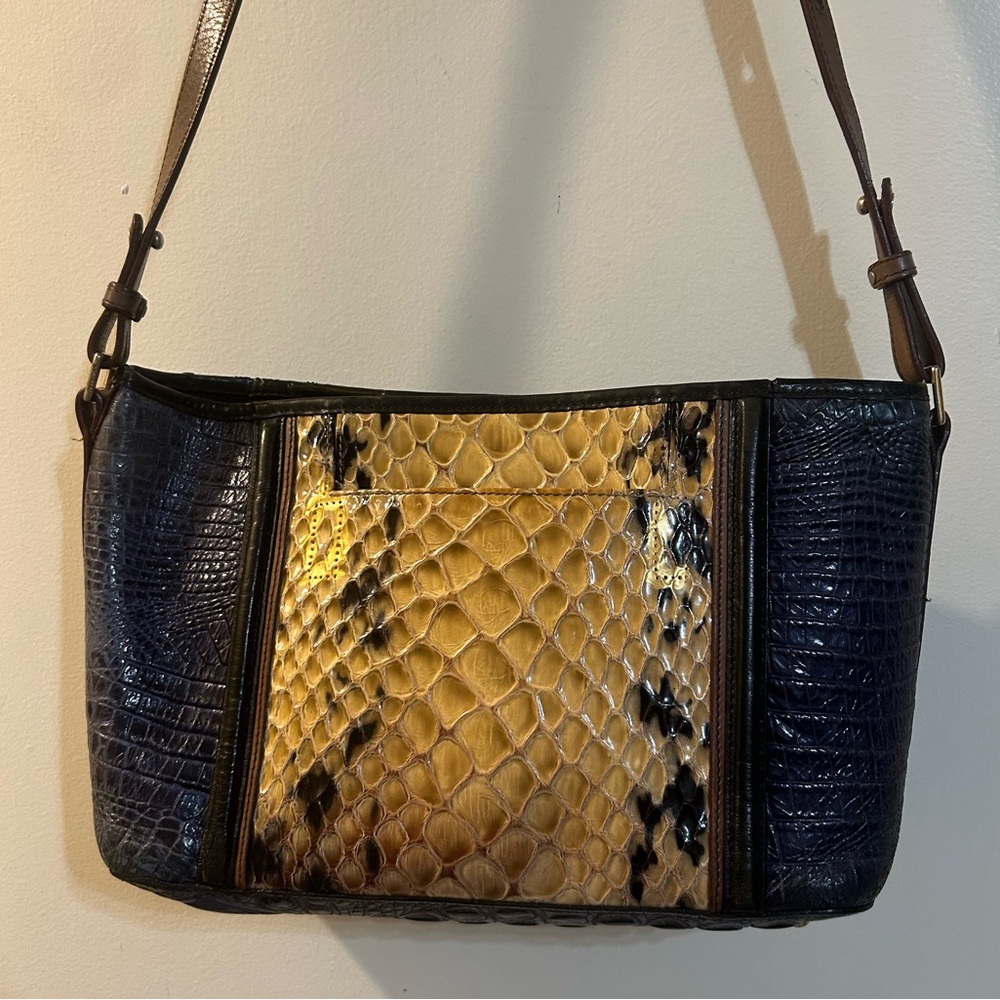 Brahmin Vintage Rare Carrie crossbody. Exterior back pocket. Navy and Honey
